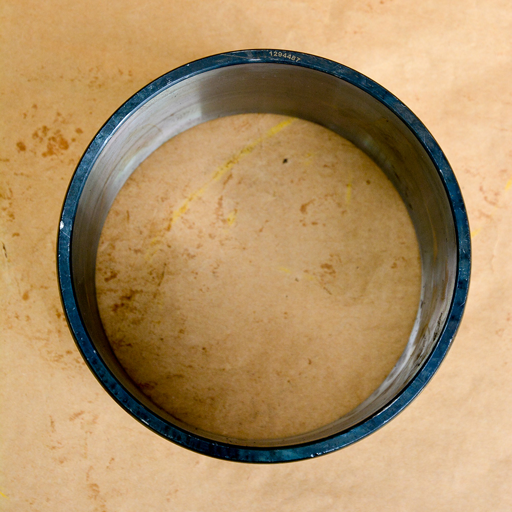 The 129-4487 is a precision-engineered aftermarket sleeve bearing (plain bushing) designed for high-load pivot points on Caterpillar® large wheel loaders and mining trucks. This bushing ensures smooth articulation, excellent load distribution, and extended service life in demanding lift arm, tilt linkage, and suspension applications involving heavy loads and continuous shock.