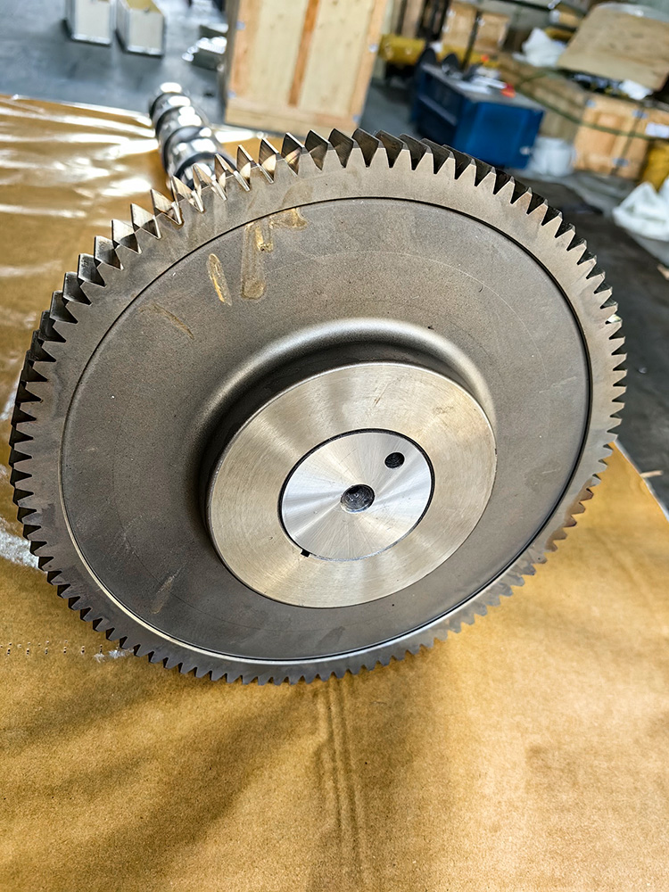 1713063 CAMSHAFT Assembly with gear , forged for Caterpillar C12