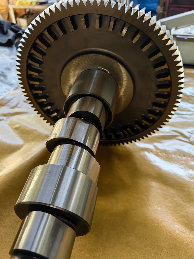 1713063 CAMSHAFT Assembly with gear , forged for Caterpillar C12