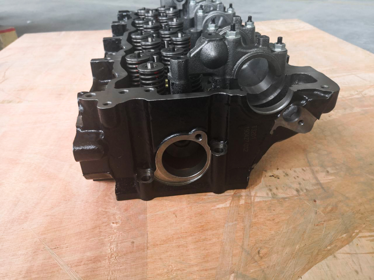 ISUZU 4HK1 Cylinder Head Assy