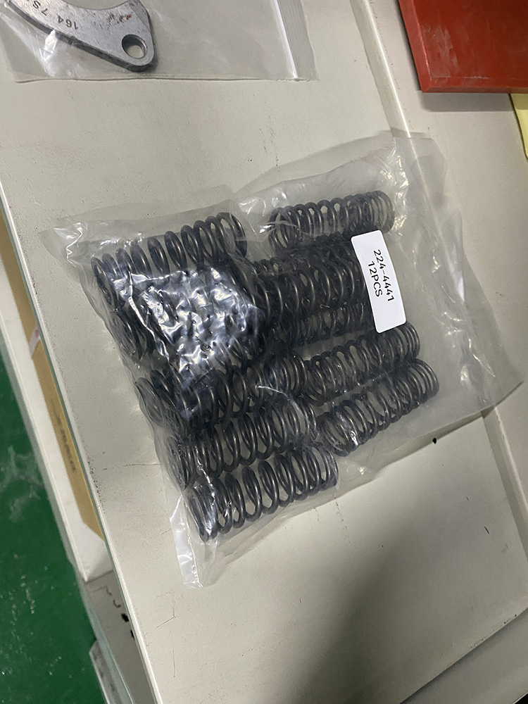 224-4441 Free Length Valve Compression Spring for Heavy Equipment, New