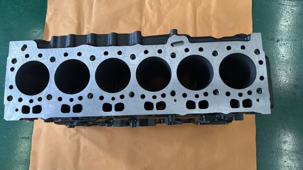3833581 Cylinder Block for Heavy Equipment, New