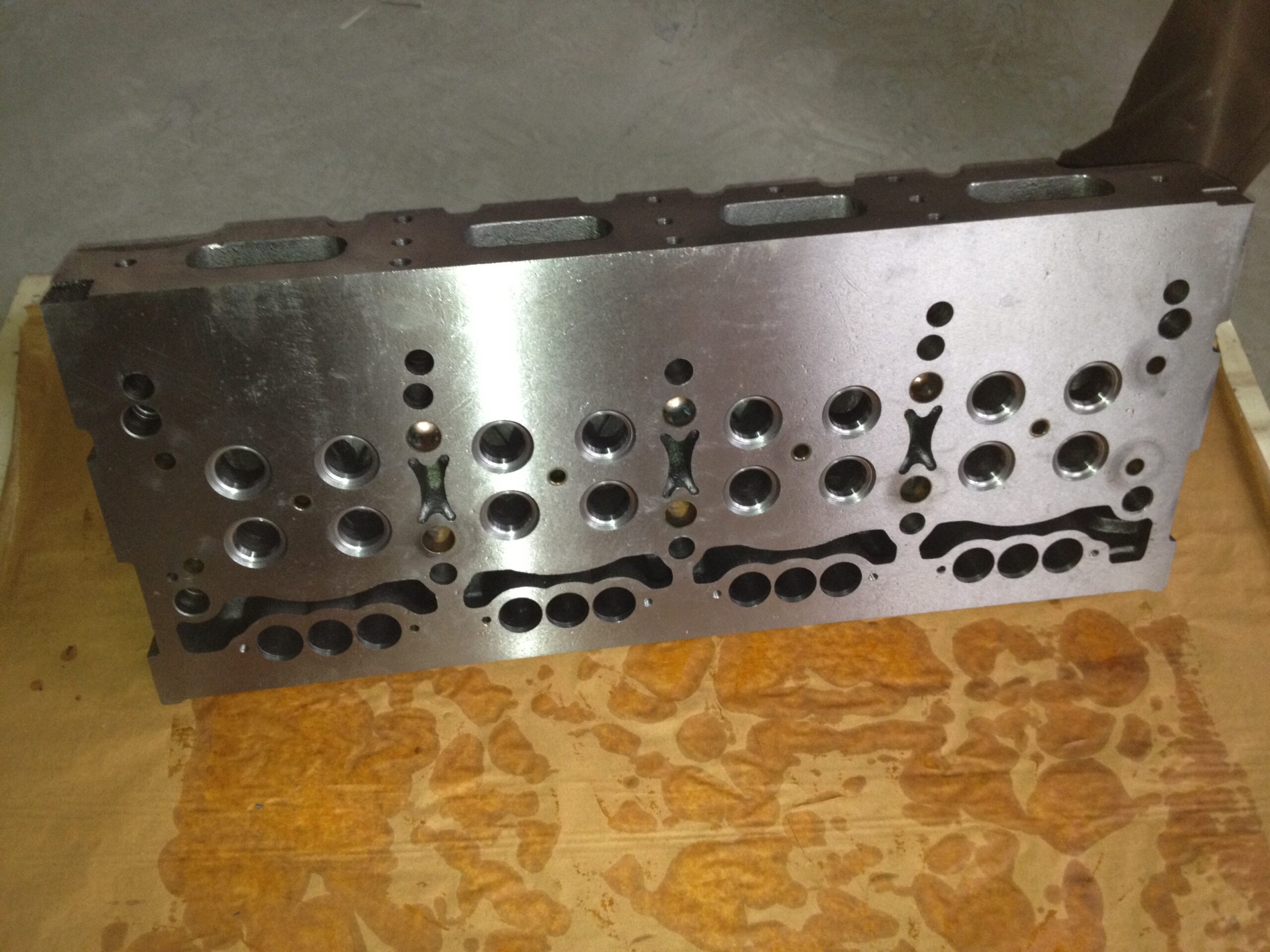 5102771 Cylinder Head for Heavy Equipment 4-71, 8V71, New